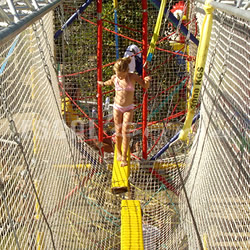 ESCAL Grimpe Escalade Double Cage a Grimper passage du pont de poutres.jpg