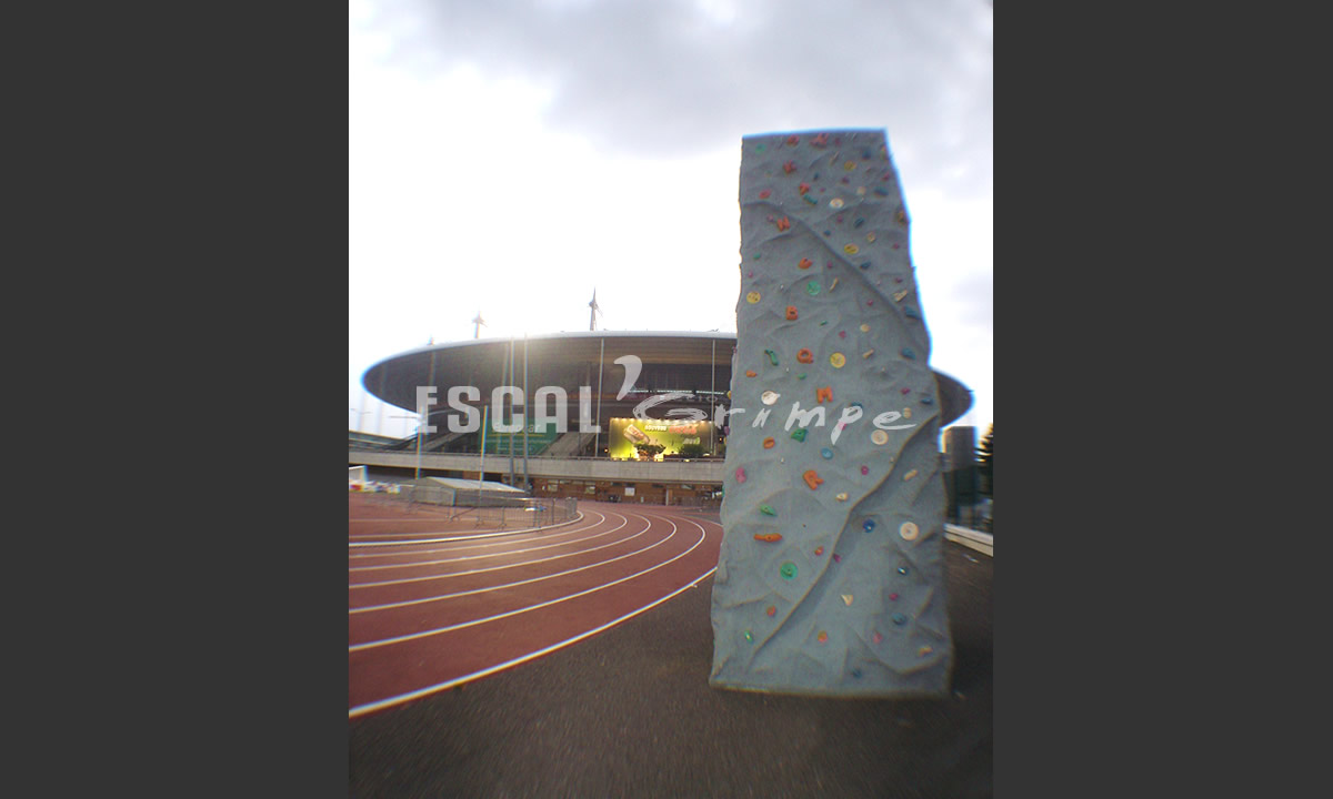 ESCAL Grimpe Escalade Mur Menhir au Stade de France.jpg