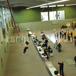 ESCAL Grimpe Parcours Aventure Interieur dans gymnase avec Tyrolienne.jpg